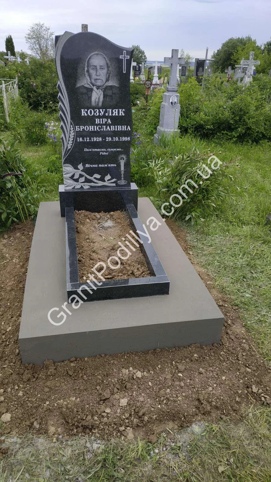 Одинарний пам'ятник з граніту - Кам'янець-Подільський | GranitPodillya